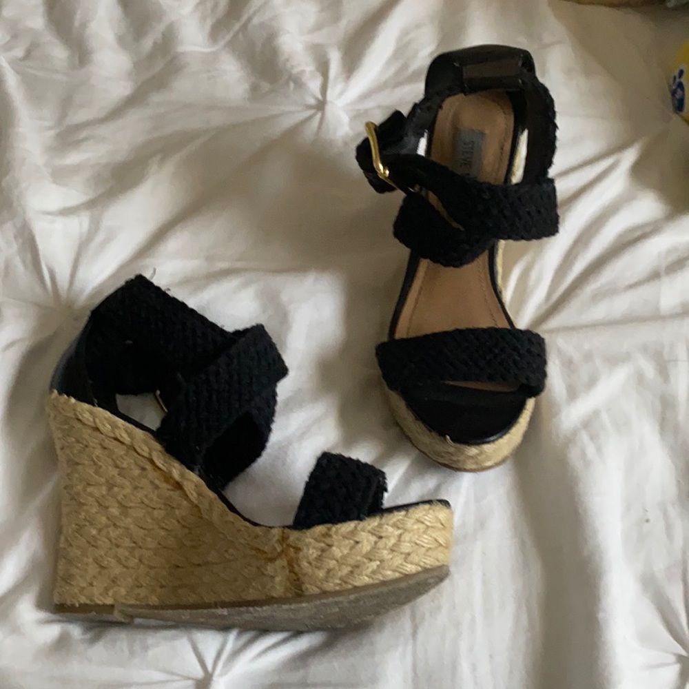Steve Madden size 6 black strappy wedge
